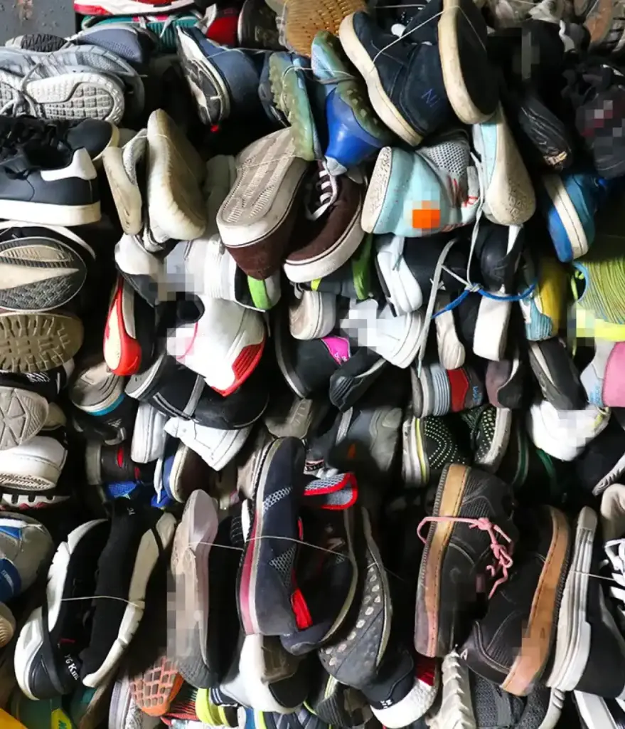 Used sneakers - Image 2